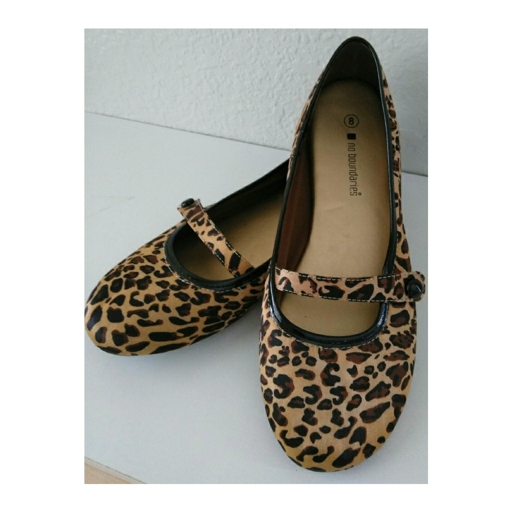 No Boundaries Casual Leopard Print Flats